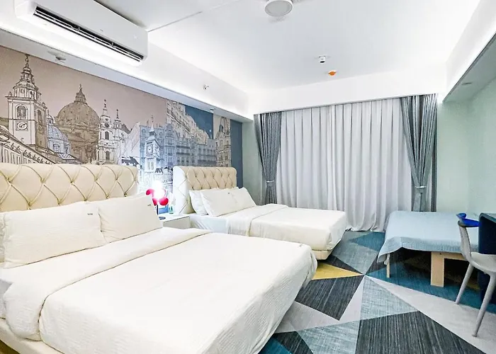 Lovely Penthouse Near Airport, Of Dreams 8pax Apartment *