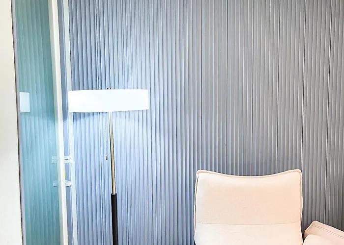 Lovely Penthouse Near Airport, Of Dreams 8pax Apartment *